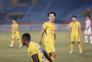 VIDEO: Văn Toàn, Công Phượng 'ngấn lệ' trước CĐV HAGL ngày thua Viettel