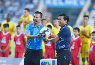 Bất ngờ với danh hiệu trọng tài xuất sắc nhất V-League 2022