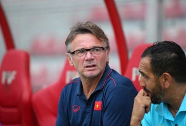 Hậu vệ HAGL tiết lộ điều ít ai biết về HLV Philippe Troussier