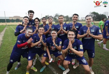 HAGL tổ chức lễ Songkran cho HLV Kiatisak và trợ lý