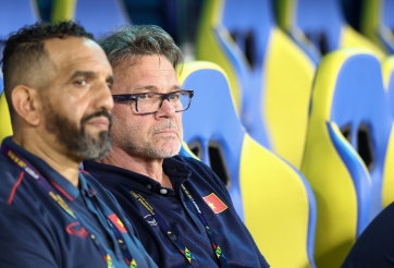 HLV Philippe Troussier có quyết định bất ngờ sau trận thắng nhọc Lào