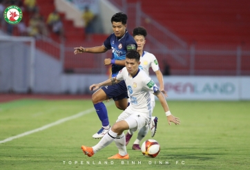 Tiền đạo ĐT Việt Nam sút bóng ra ngoài ở cự ly 4m