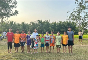 Huỳnh Như lại có hành động cực ý nghĩa trước khi sang Đức