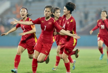 Huỳnh Như tặng quà đặc biệt cho đàn em trước giải Đông Nam Á