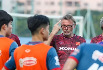 HLV Troussier ra quyết định gây sốc với U23 Việt Nam