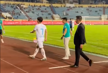 Cựu sao HAGL gây tranh cãi nảy lửa ở đội bóng mới