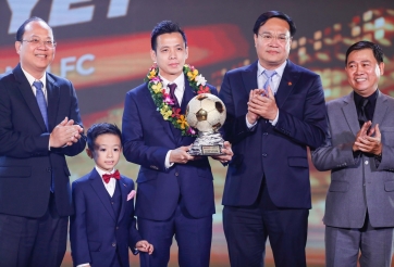 Ai là cầu thủ lớn tuổi nhất giành Quả bóng vàng Việt Nam?