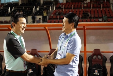 HLV Vũ Tiến Thành 'chê' HLV Kiatisak