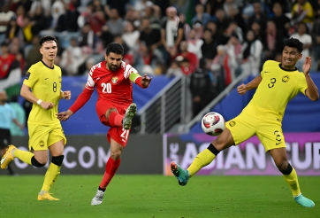 AFC phạt nặng cầu thủ gây gổ với HLV tại Asian Cup