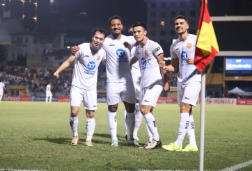 Đội bóng dẫn đầu V-League nhận 'báo động đỏ'