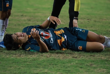 Hàng loạt cầu thủ HAGL chấn thương vì sân Mỹ Đình