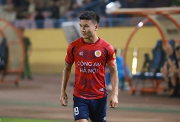 Quang Hải báo tin không vui tới HLV Kim Sang Sik trận gặp MU