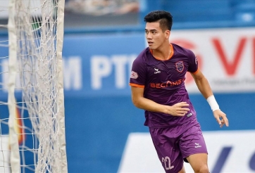 Tiến Linh nghẹn ngào chia tay Becamex TP.HCM