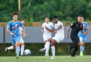 Cầu thủ cao 2m lập cú đúp, ĐT Việt Nam thua đậm 0-4 Nam Định