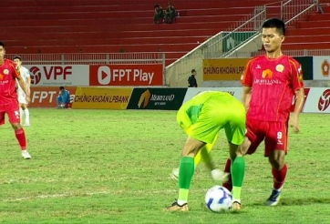 Xuất hiện bàn thua 'dị' nhất bóng đá Việt Nam đầu năm 2026