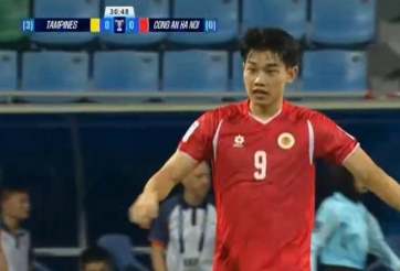 VAR từ chối bàn thắng của Đình Bắc