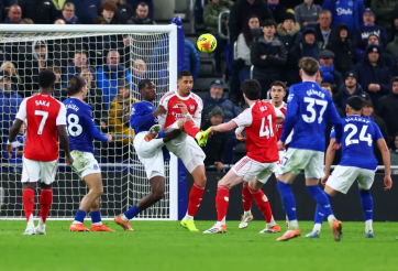 VAR lại gây bão: Arsenal có thực sự đang được ưu ái?