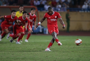 Sự cố khó tin ở V-League: CLB mất siêu tiền đạo vì phiên dịch