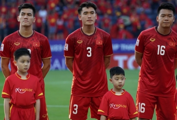Tin nóng bóng đá chiều 26/6: Hành trình đặc biệt của trung vệ Việt Nam từng dự World Cup