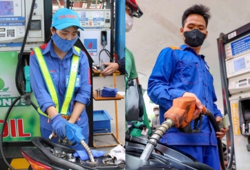 Giá xăng dầu hôm nay 16/7: Đà tăng chững lại giữa muôn sóng gió