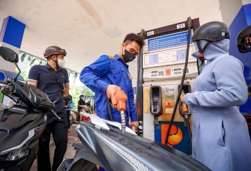 Giá xăng dầu hôm nay 23/7: Xăng E10 RON 95 cao ngất