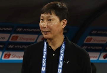 Báo Hàn nói về HLV Kim Sang Sik: 'Từ người bị quay lưng đến người hùng Việt Nam'