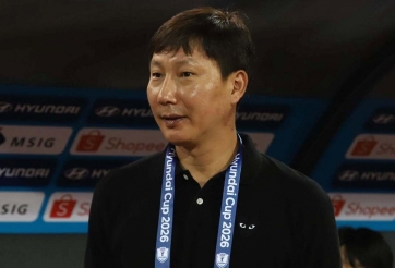 HLV Kim Sang Sik than thở lý do phải 'tắt điện thoại' khiến tất cả bật cười