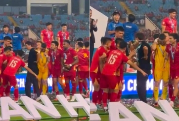 HLV Kim Sang Sik phải 'trả giá' sau màn ăn mừng chức vô địch AFF Cup 2026