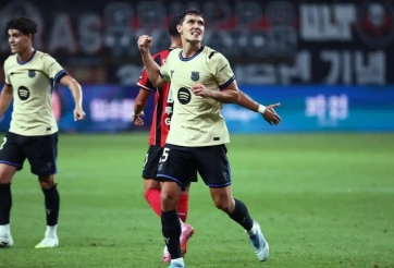 Barca bỏ quên 1 cầu thủ tại Hàn Quốc