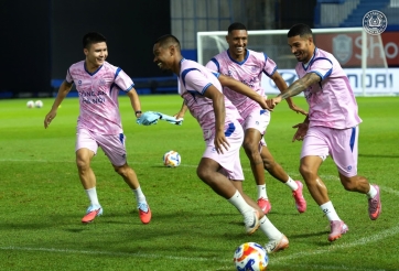 Cầu thủ CAHN đạp cỏ Thái Lan, sẵn sàng đấu Chanathip