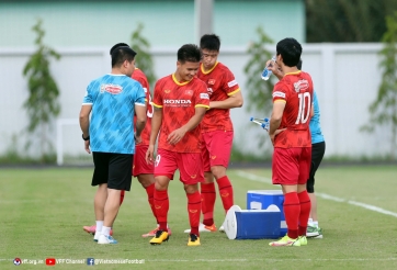 Việt Nam vs Singapore: Quang Hải khó đá chính vì lý do 'không ai ngờ đến'?