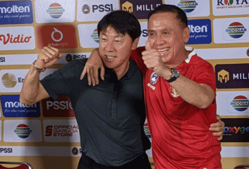 Công khai bênh vực chủ tịch PSSI, HLV Shin Tae Yong bị CĐV Indonesia đòi từ chức