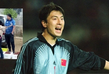 Thủ thành ĐT Trung Quốc dự VCK World Cup xuất hiện với hình ảnh bán hoa quả dạo