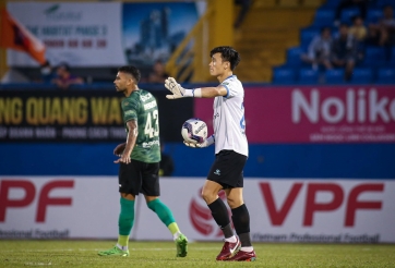 Bùi Tiến Dũng sai đã có đồng đội sửa, TPHCM giành 3 điểm ấn tượng trước Thanh Hóa