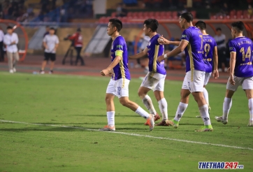 CHÙM ẢNH: Văn Quyết bùng nổ, ghi bàn đẳng cấp sau khi gia hạn với CLB Hà Nội