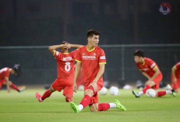 Tiến Linh bị phạm lỗi thô bạo