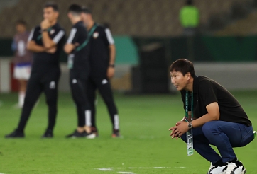 HLV Kim Sang-sik giải thích lý do không ăn mừng cùng U23 Việt Nam