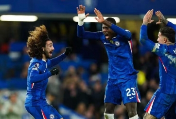 Enzo Fernandez bùng nổ phút cuối, Chelsea viết lại trận derby