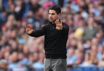 Hàng thủ lại báo tin buồn, Arsenal lao đao trước cuộc đua vô địch