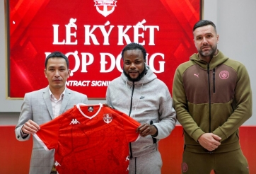 CHÍNH THỨC: Ronaldo cập bến 1 CLB V-League