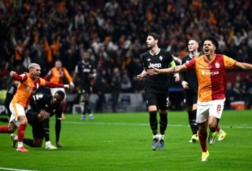 Juventus sụp đổ trước Galatasaray trong trận cầu 7 bàn thắng