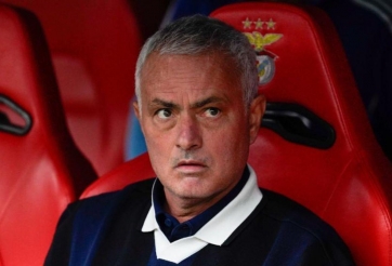 Mourinho gây sốt khi theo dõi trận Real Madrid từ nơi khó tin