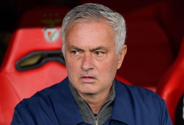 CHÍNH THỨC: UEFA xử phạt đội của HLV Mourinho