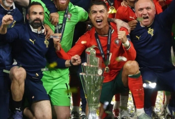 Cristiano Ronaldo vẫn chiếm trọn spotlight dù không ra sân