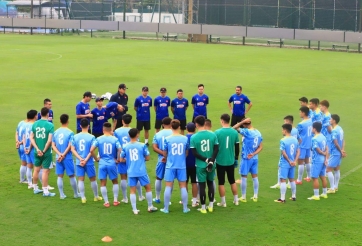 HLV Kim Sang-sik nhận tin không thể buồn hơn trước đại chiến Malaysia