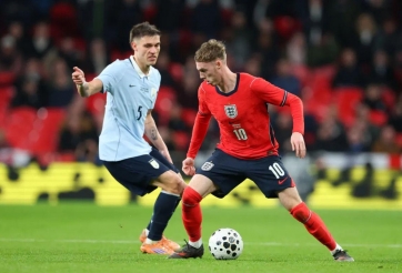 Sao MU gây sốc: nhận 2 thẻ vàng, vẫn không bị truất quyền thi đấu