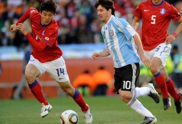 Trợ lý HLV Kim Sang-sik rời ĐT Việt Nam từng đối đầu Messi