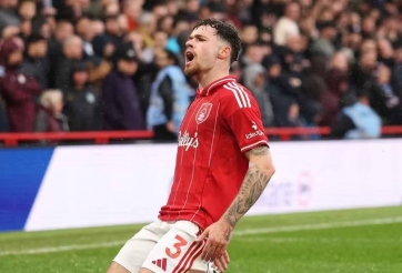 Nottingham Forest gieo sầu Aston Villa, MU hưởng lợi trên BXH