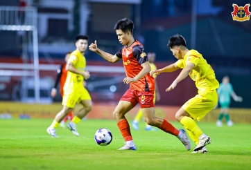 Việt kiều Trần Thành Trung ghi điểm cực lớn trước 2 HLV Hàn Quốc