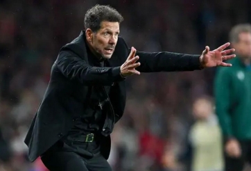 Hụt vé chung kết, HLV Simeone nổi nóng va chạm với sếp lớn Arsenal